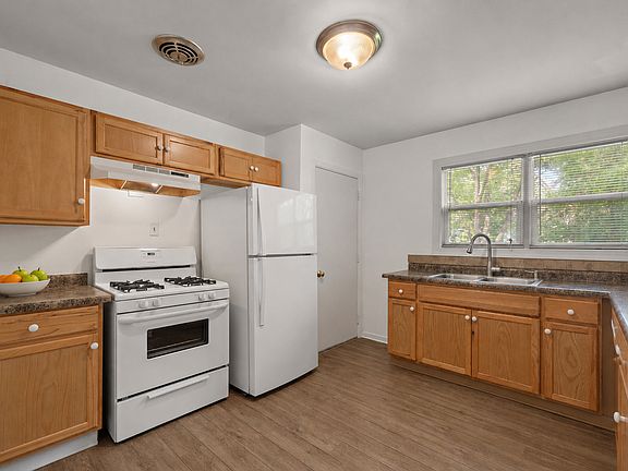 5th image of 3906 Grove Ave
