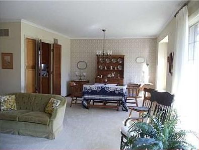 3rd image of 413 W Giles Ln