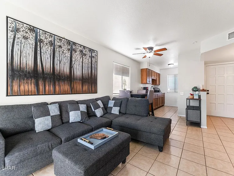 90 Mariposa Dr — Photo 3