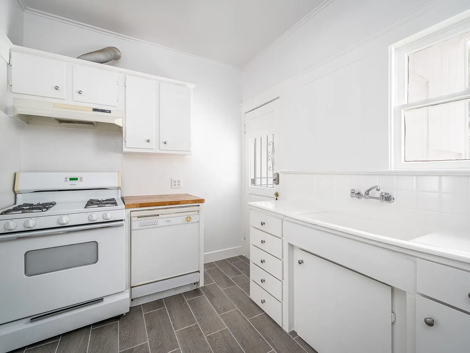 2 bed, 1.0 bath, 712 sqft, $1,600 — Photo 4