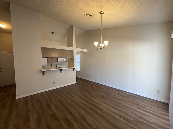 5th image of 3927 Broken Oak Ln