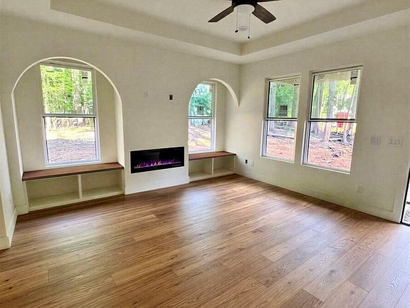 2nd image of 641 Knollwood Cir
