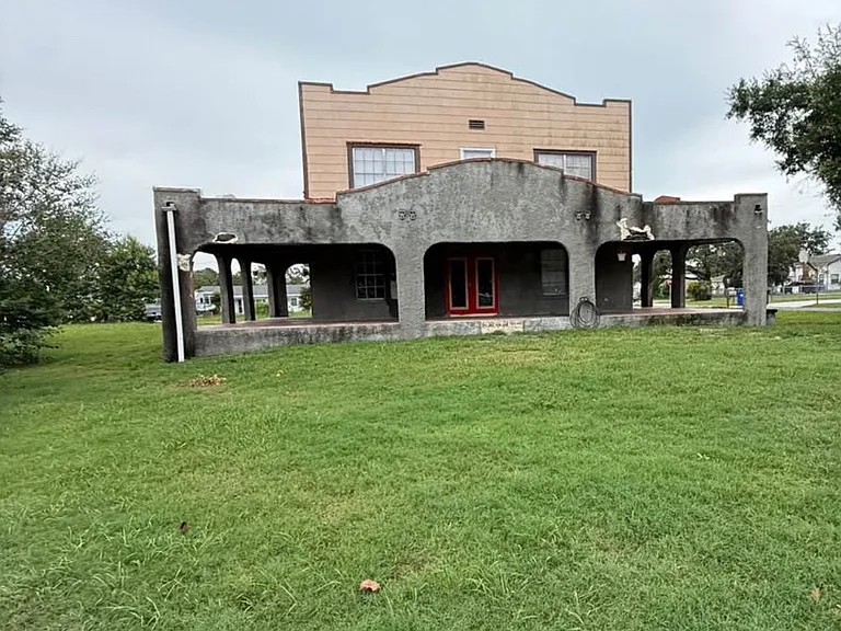 375 W Bay Ave — Photo 4