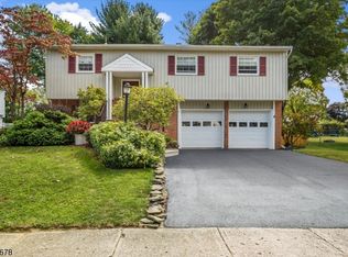 128 Deerfield Dr, Hackettstown, NJ 07840