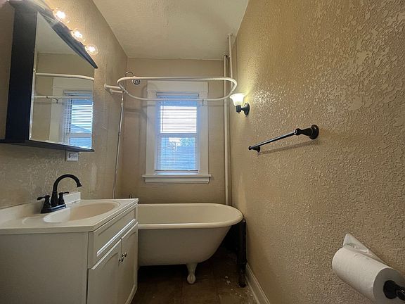5th image of 1530 Sherburne Ave #11