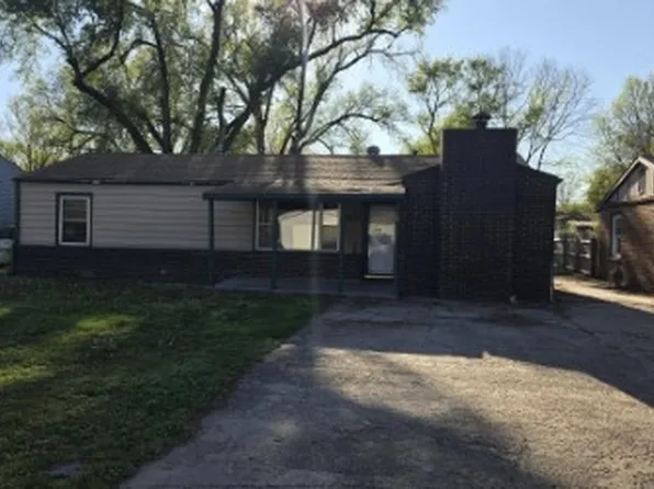 261 S Stewart Dr, Haysville, KS 67060