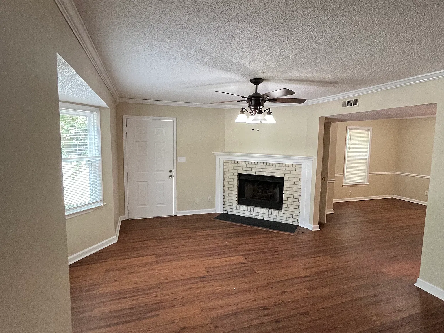 2 bed, 1.5 bath, 1196 sqft, $1,025 — Photo 4