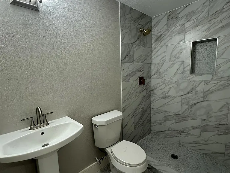 8223 Wallis St — Photo 28