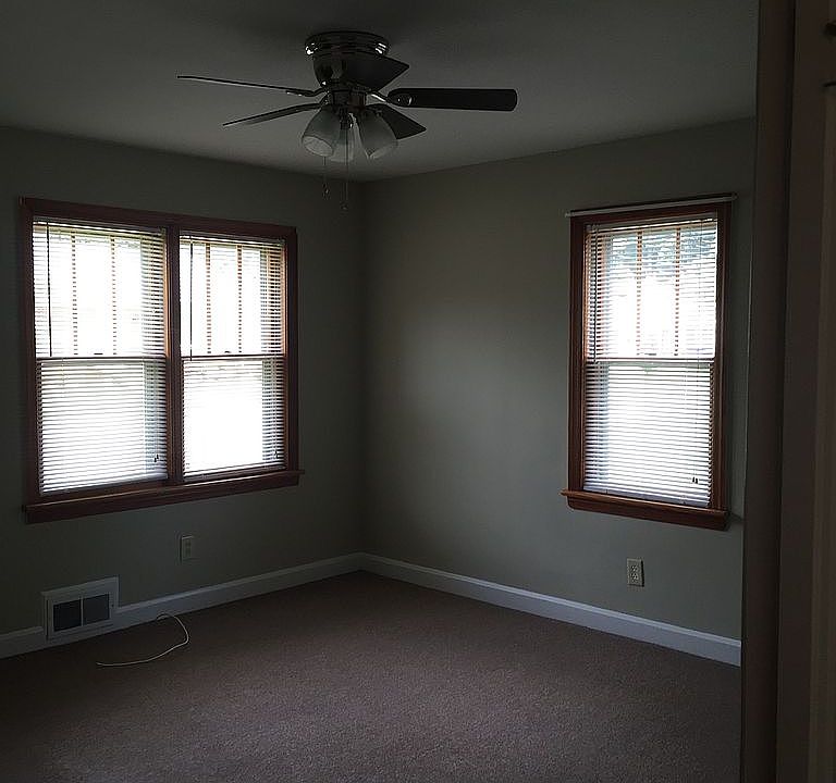 2nd image of 609 Cherry Hill Dr