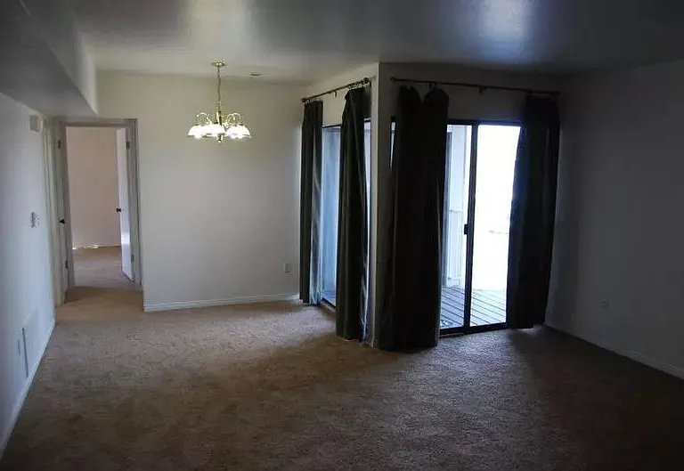 824 E 3950 S — Photo 1