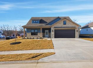 2033 Stone Mountain Pkwy, Columbia, MO 65201