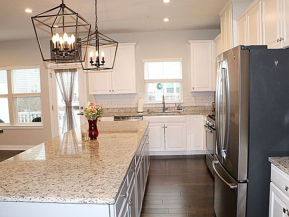 5th image of 606 Amarth Ln
