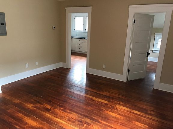 4th image of 644 N Marengo Ave #2