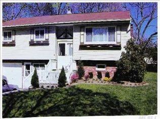 3 Rogers Ln, Smithtown, NY 11787