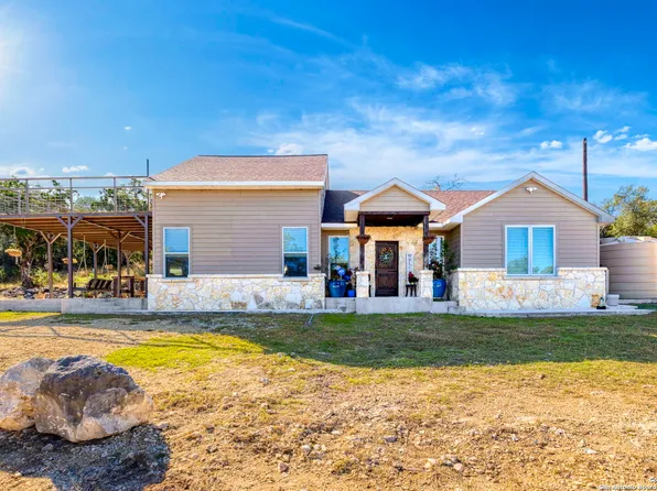 218 Mountain Side, Lakehills, TX 78063