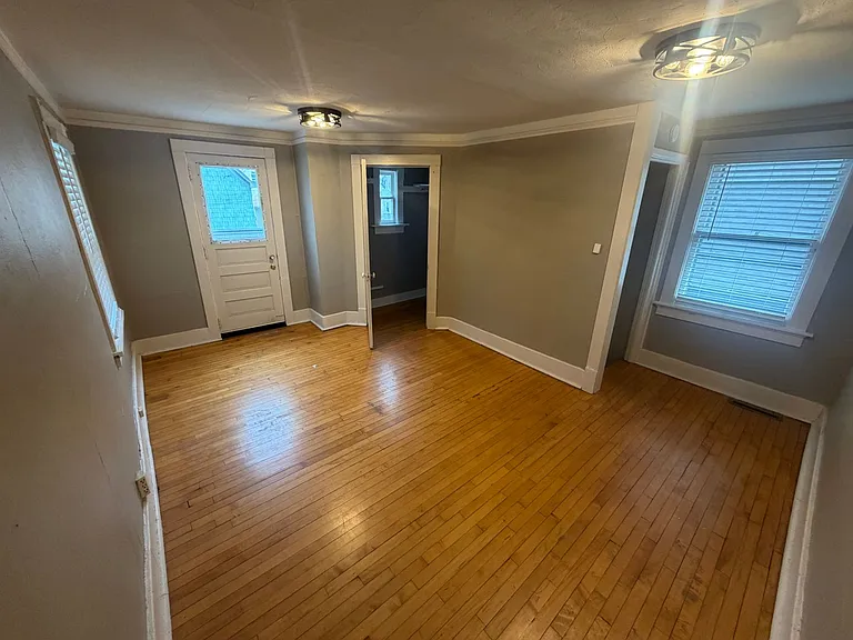 1729 N Warren Ave — Photo 9