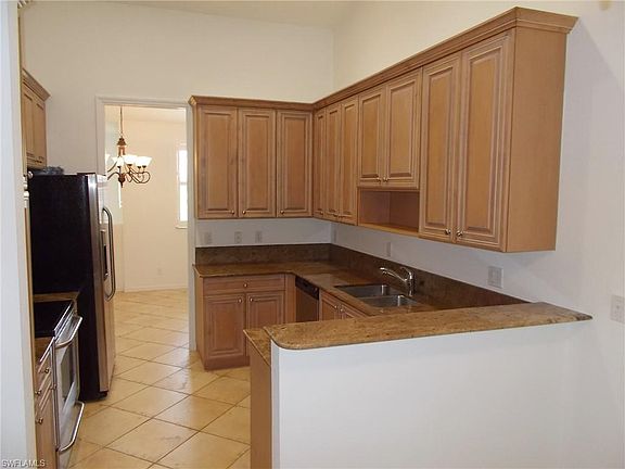 4th image of 1425 Mariposa Cir APT 203