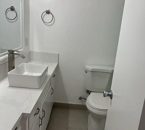 3rd image of 1005 N Stanley Ave APT 206