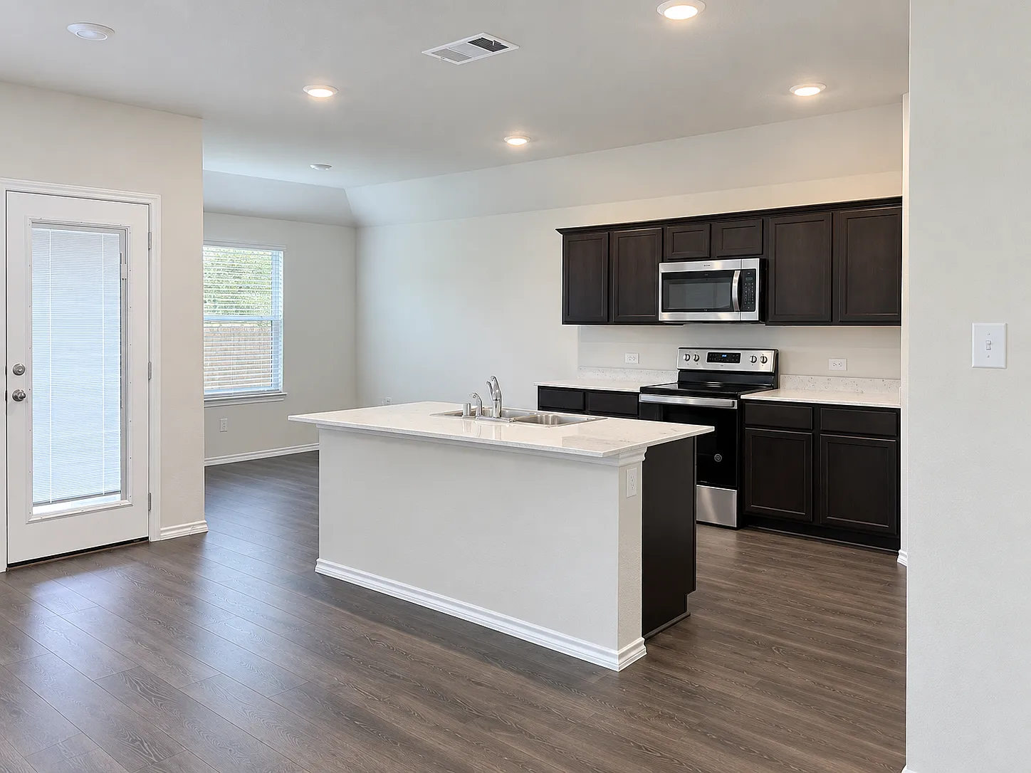 1 bed, 400 sqft, $900 — Photo 2