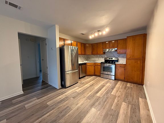 3rd image of 1279 Redwood Ln APT E
