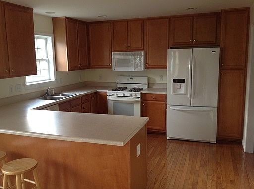 3rd image of 6927 Dartmouth Ave