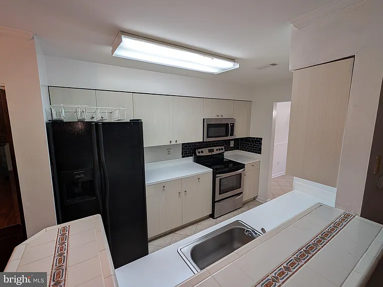 702 Wind Ridge Dr — Photo 6