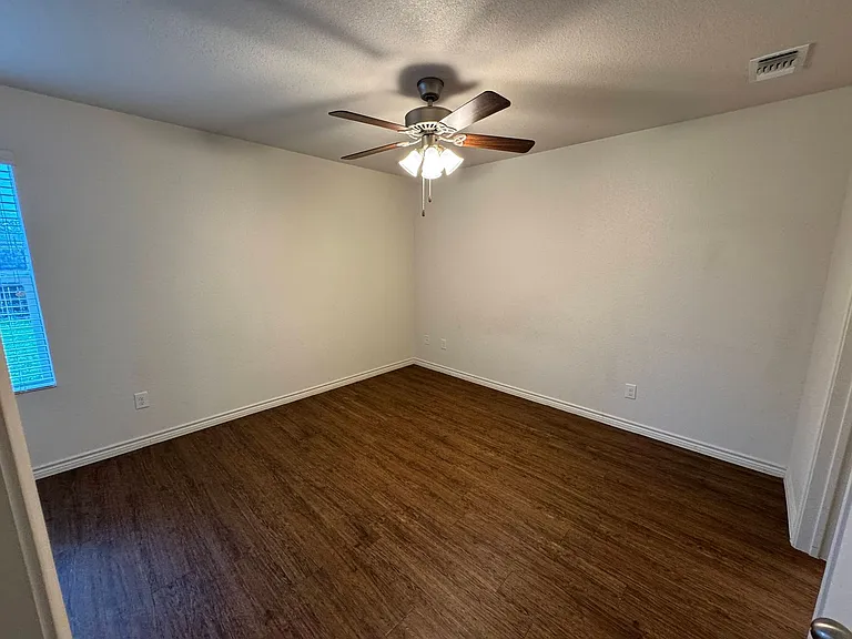 1537 Justin Loop — Photo 16