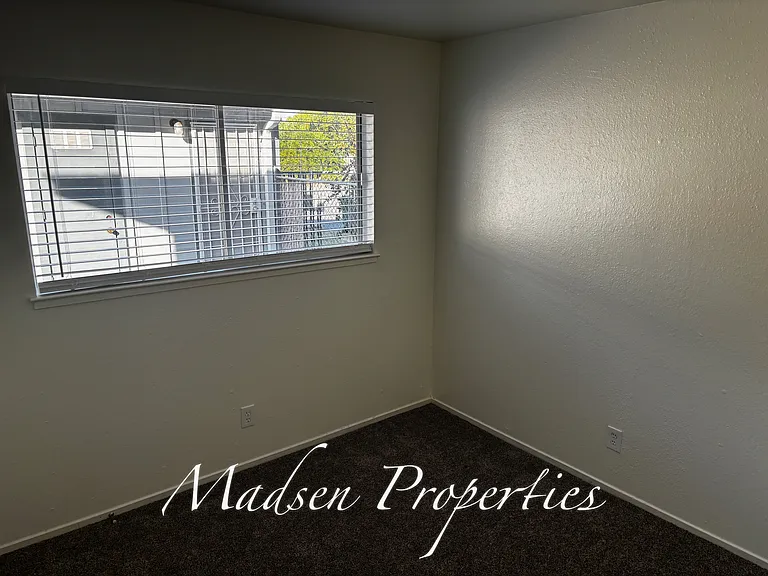1872 5th Ave #14 — Photo 9