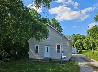 611 E Tremont St, Hillsboro, IL 62049