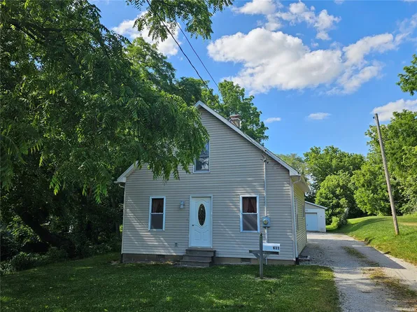 611 E Tremont St, Hillsboro, IL 62049