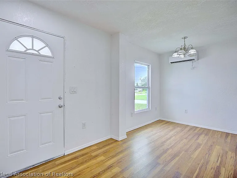 1547 Sycamore Ave — Photo 9