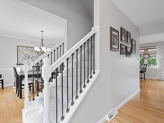 3rd image of 276 Alleyne Dr