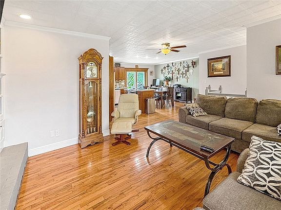 5th image of 2613 Paradise Rd