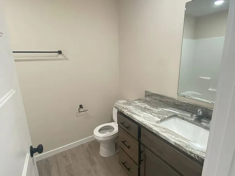 433 E Logan St — Photo 5