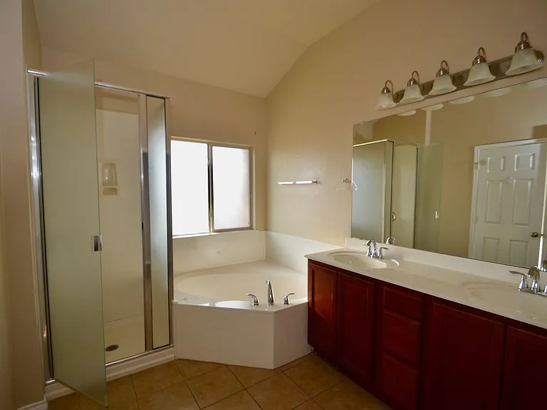 7300 Golden Oak Ln — Photo 11