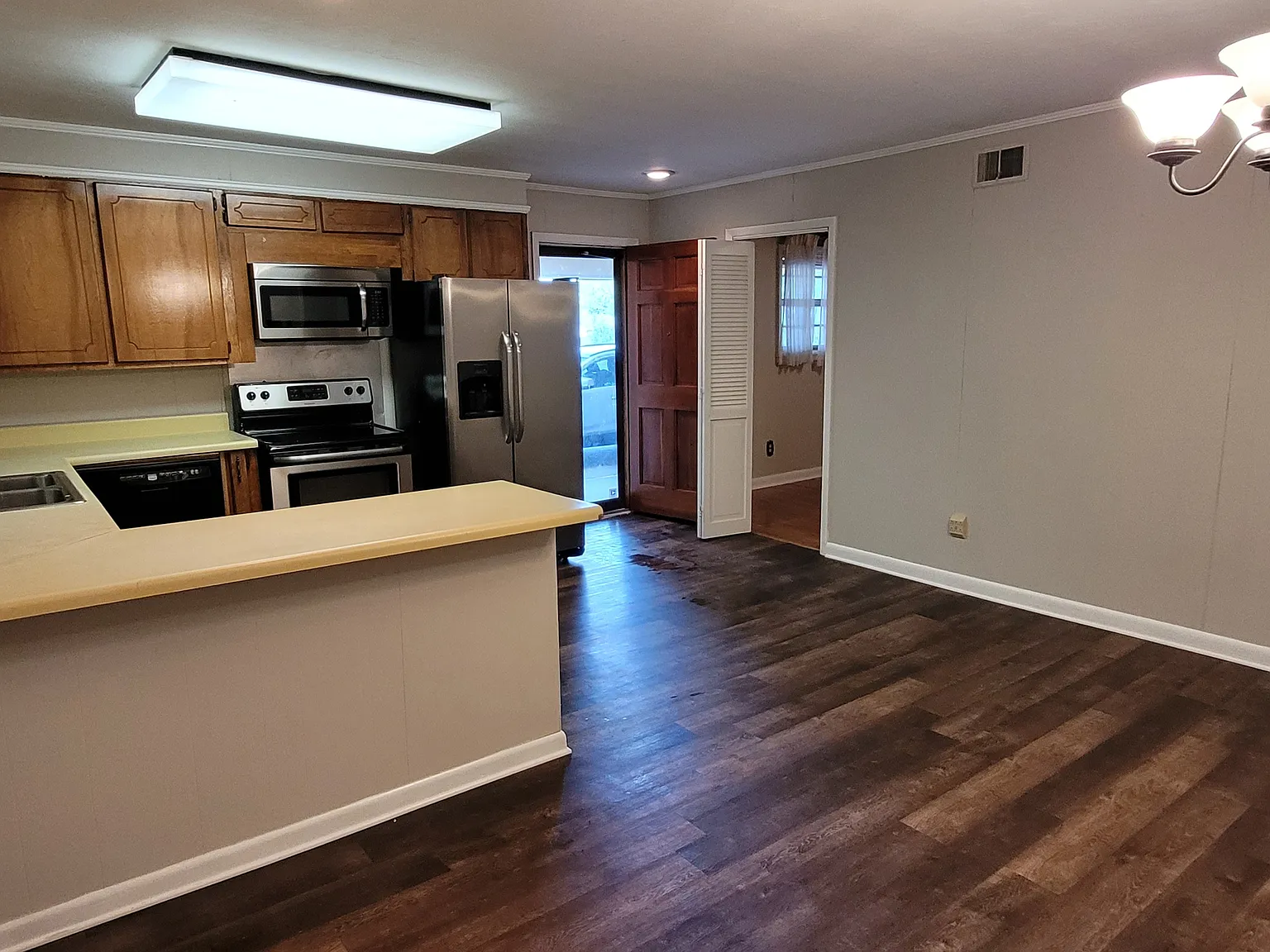3 bed, 1712 sqft, $1,675 — Photo 2