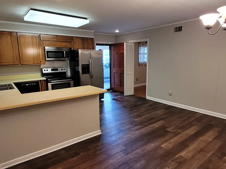 205 Government St — Photo 2