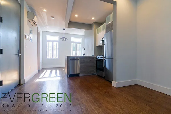 Rented by Evergreen Apartments BK | media 14