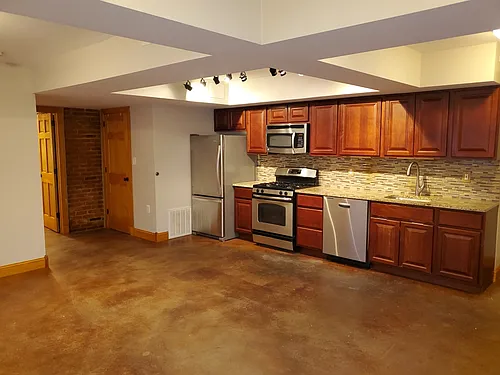 526 W University Pkwy #B1 Photo 1