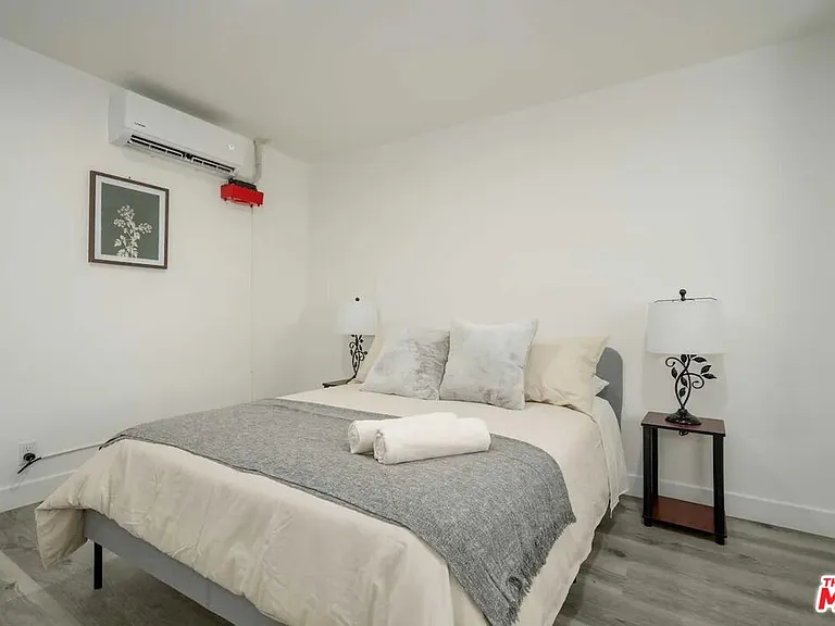 2417 S Budlong Ave #3 — Photo 21