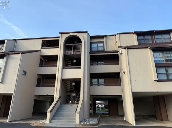 1801 E Perry St APT 10, Pt Clinton, OH 43452