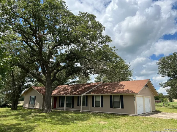 106 CR 441, Harwood, TX 78632