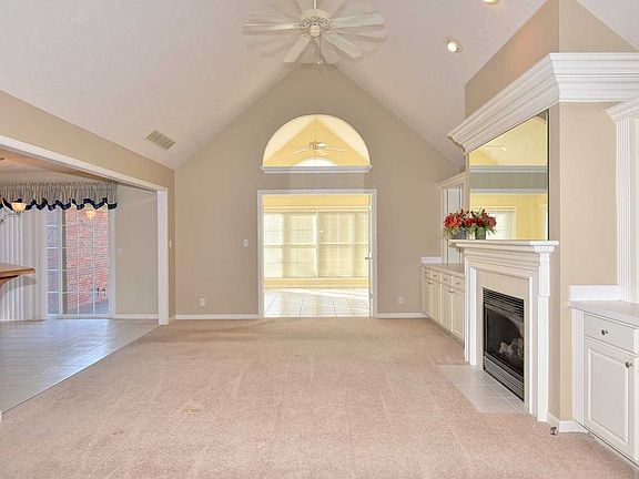 3rd image of 4215 Pembroke Dr