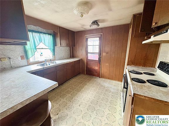 5th image of 211 Fireline Rd