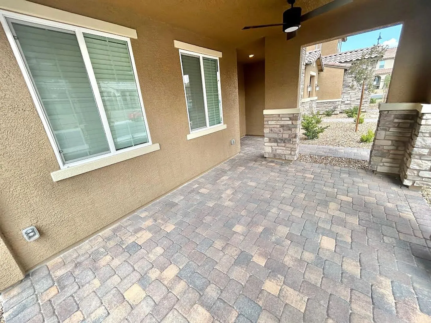Stunning 3 Bedrooms 2.5 Bathrooms Two Story Townhouse Nestled In Inspirada Hoa Community With 2 C... — Photo 2