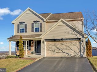 24 Crestview Dr, Sinking Spring, PA 19608