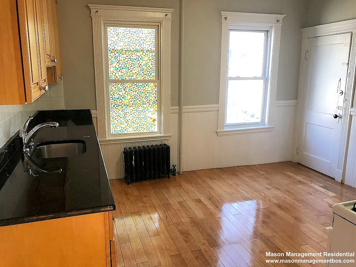 3 bed, 9999 sqft, $2,500 — Photo 2