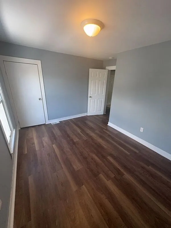 3 bed, 1.0 bath, 1100 sqft, $1,150 — Photo 3