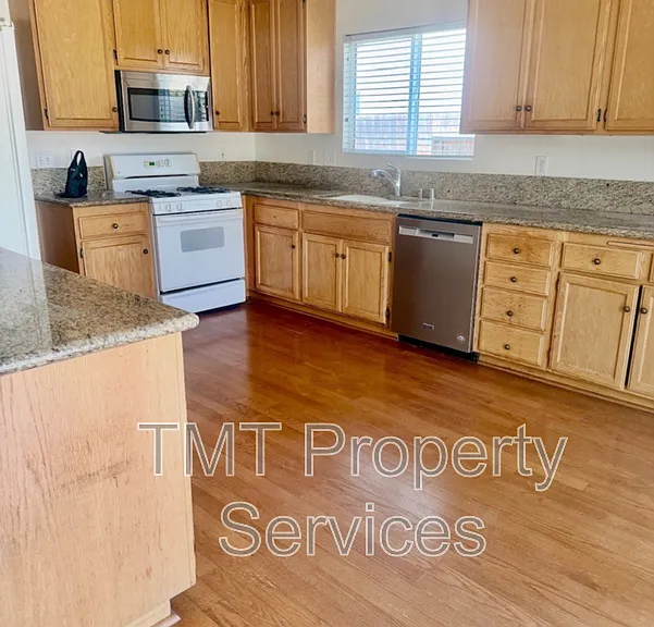 2742 La Purisima Ave — Photo 11