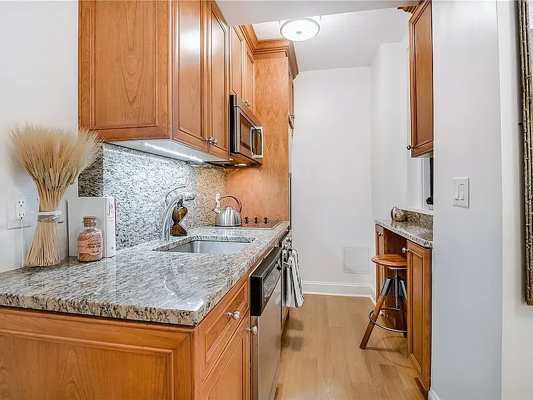 134 W 93rd St #4F — Photo 7